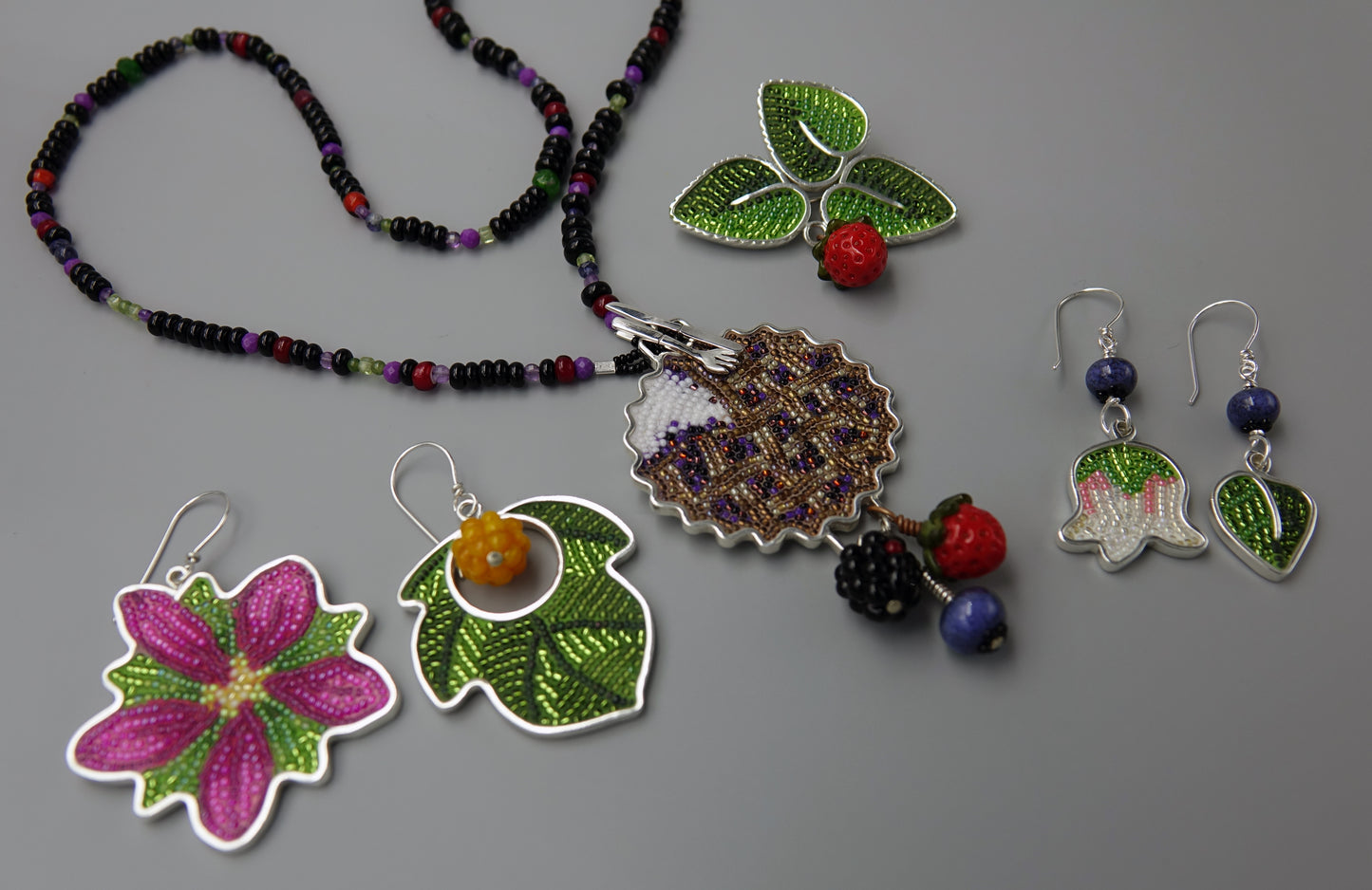 Bumbleberry Pie Necklace