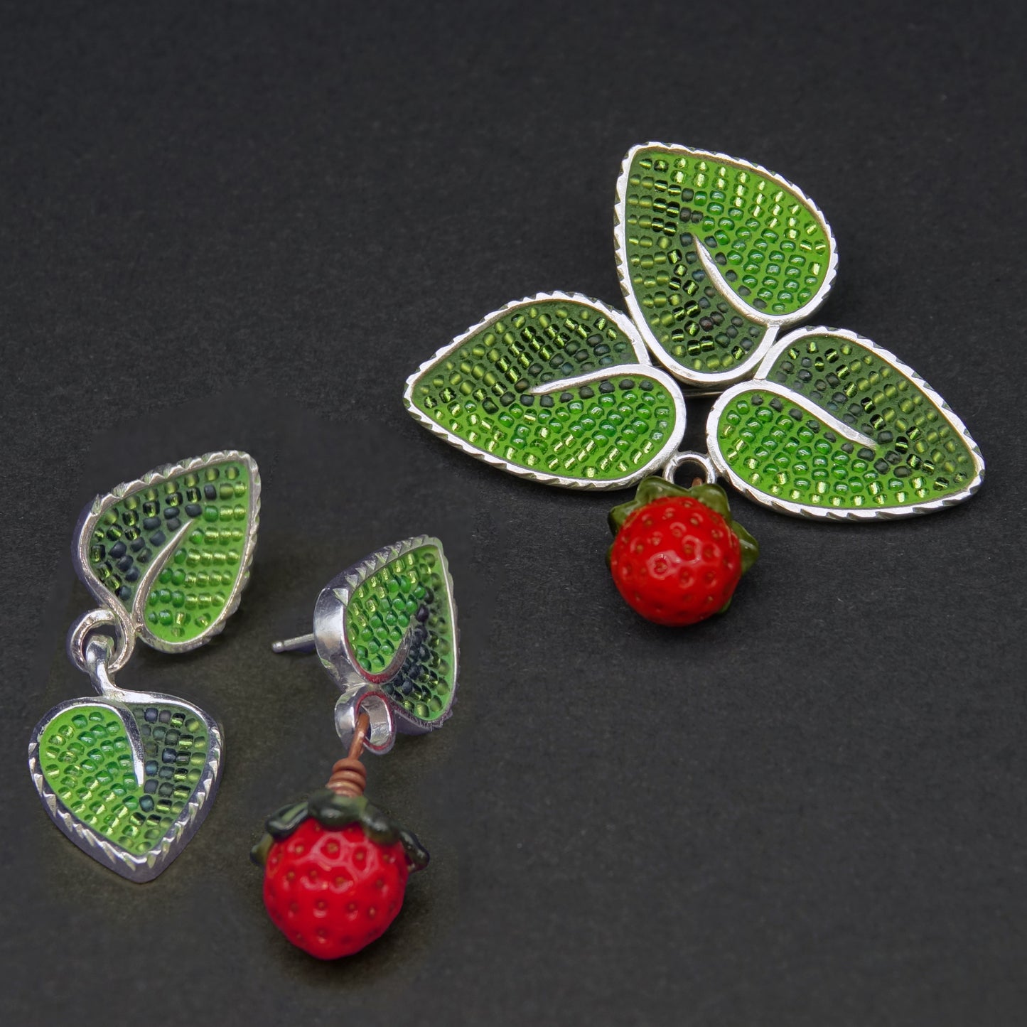 Strawberry Leaves post earrings