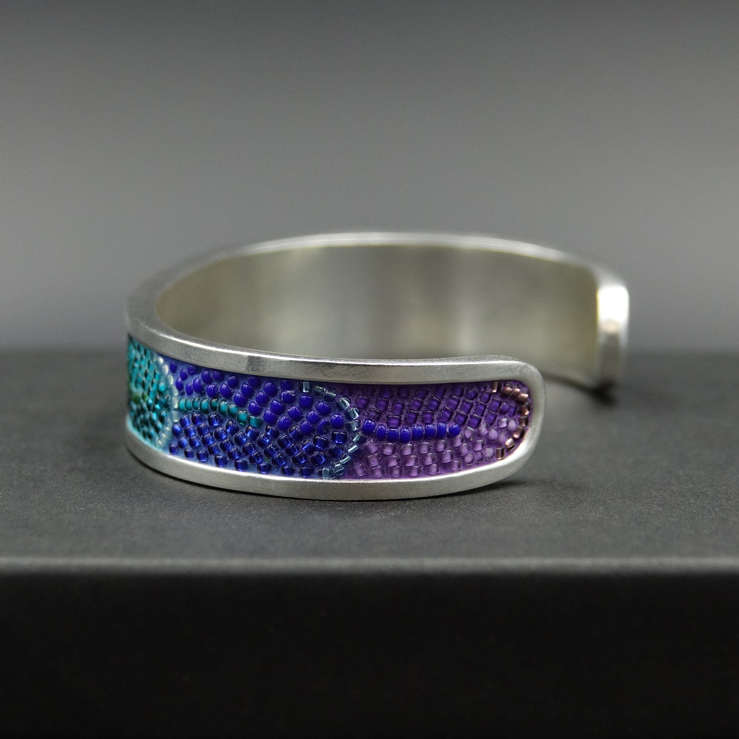 Prism: Feathers narrow cuff